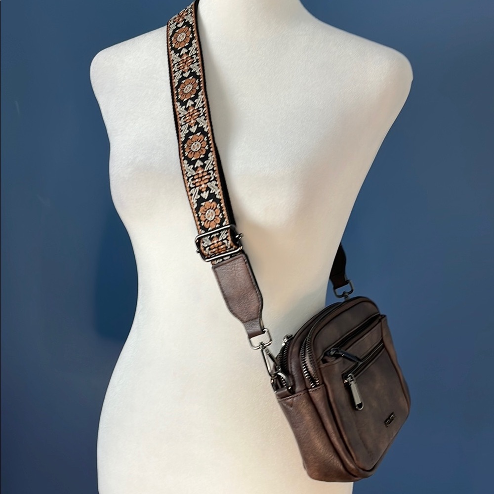 Telena brown crossbody purse, very clean, embroidered shoulder strap adjusts